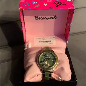 Betseyville camo gold watch